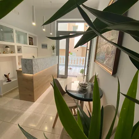 Abedini 3* Sarandë
