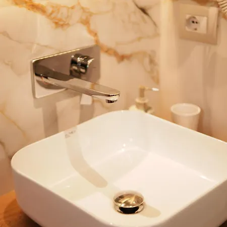 Abedini 3* Sarandë