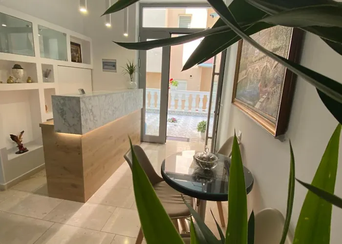 Abedini 3* Sarandë
