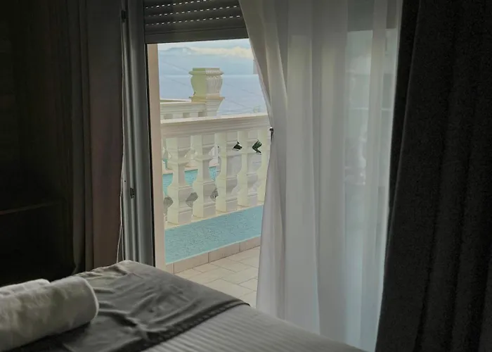 Abedini 3* Sarandë